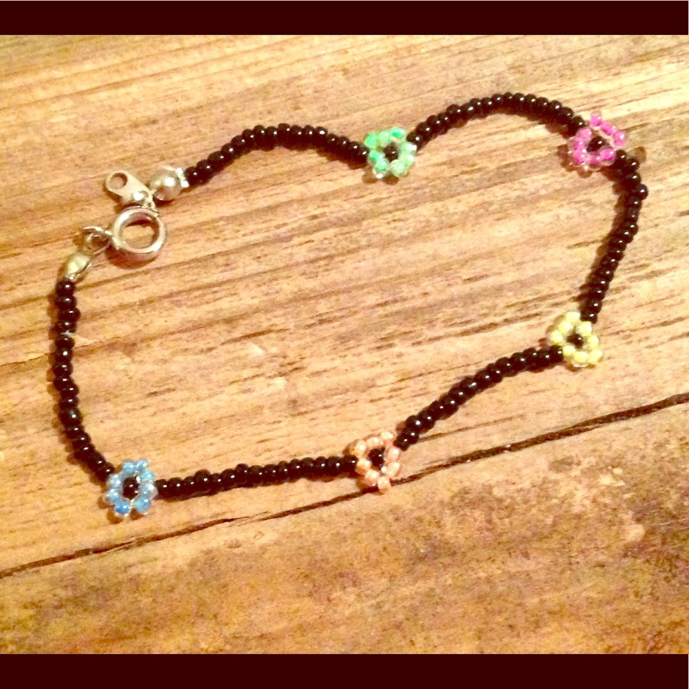 Cute beaded flower bracelet.